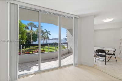 Comprar apartamento no Mystic Pointe 300 215