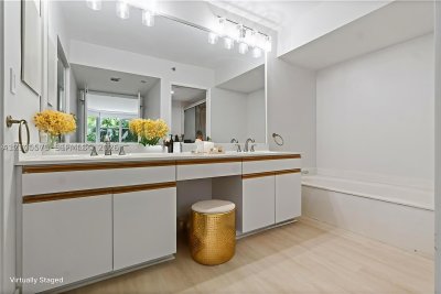 Comprar apartamento no Mystic Pointe 300 215