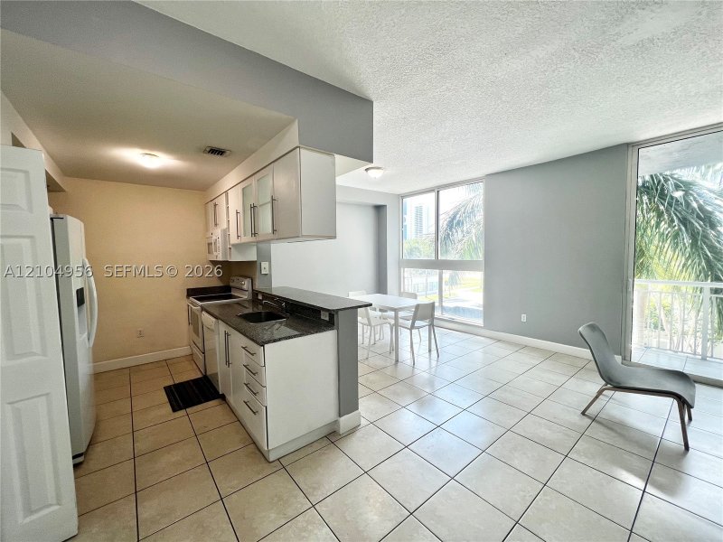 Condo for sale at 1800 Biscayne Plaza 305
