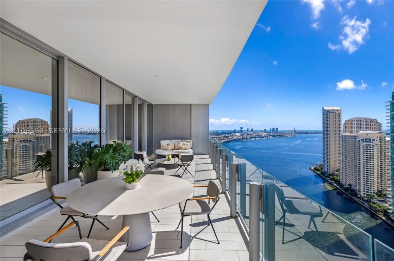 Comprar apartamento en Aston Martin Residences 3002E