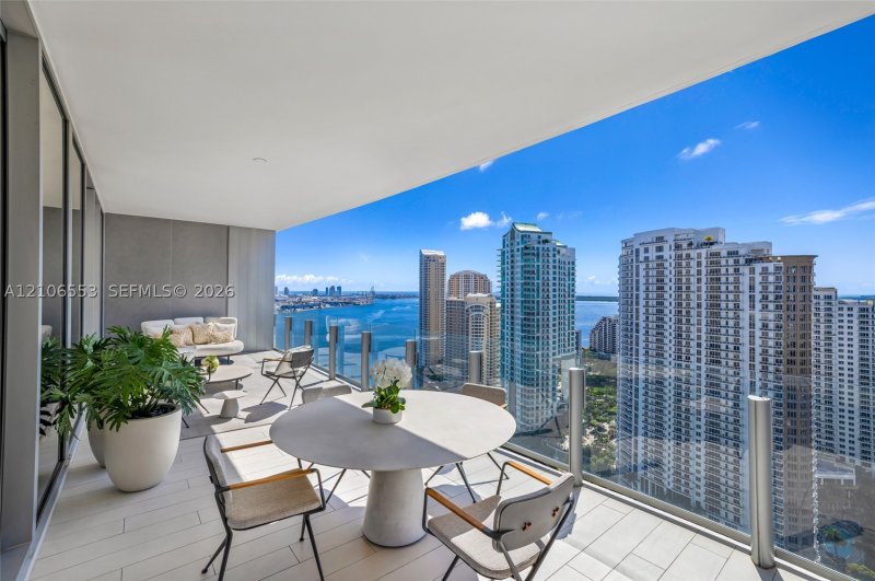 Comprar apartamento en Aston Martin Residences 3002E