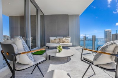 Comprar apartamento en Aston Martin Residences 3002E