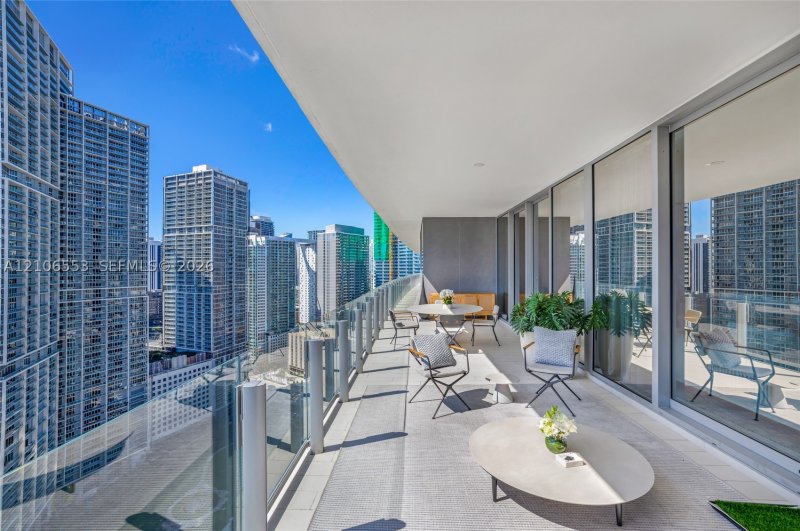 Comprar apartamento en Aston Martin Residences 3002E