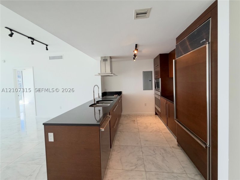 Condo for sale at Icon Brickell Tower II 3803