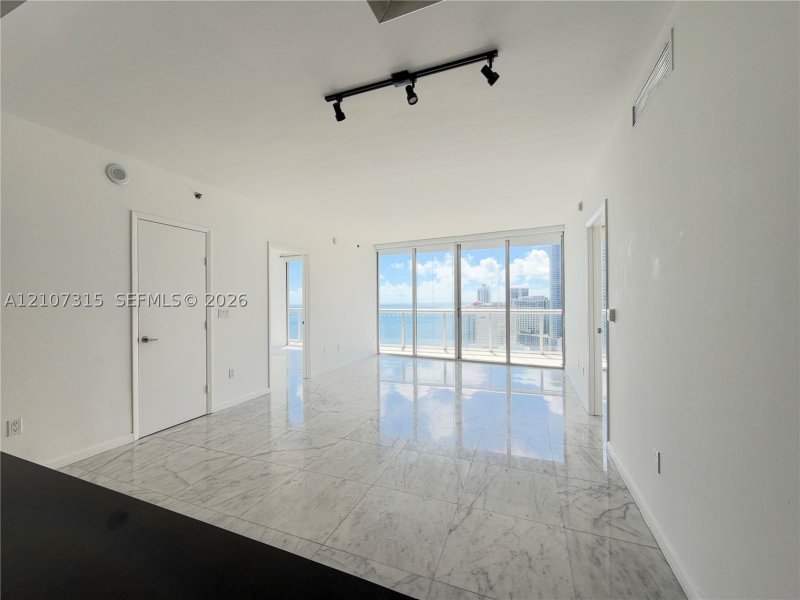 Condo for sale at Icon Brickell Tower II 3803