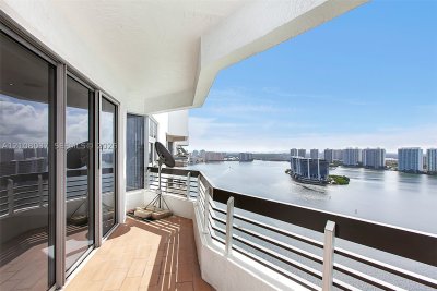 Alquiler de apartamento en Mystic Pointe 200 PH 3