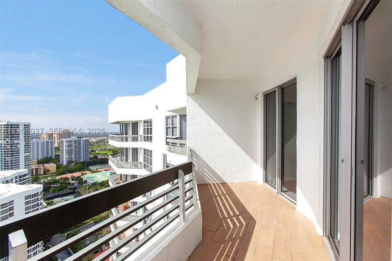 Apartment for rent at Mystic Pointe 200 PH 3
