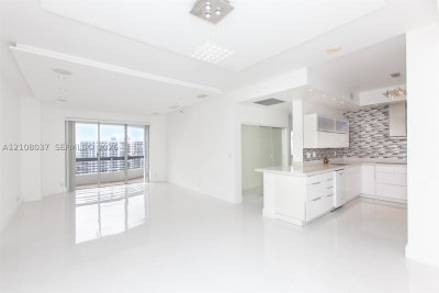 Alquiler de apartamento en Mystic Pointe 200 PH 3