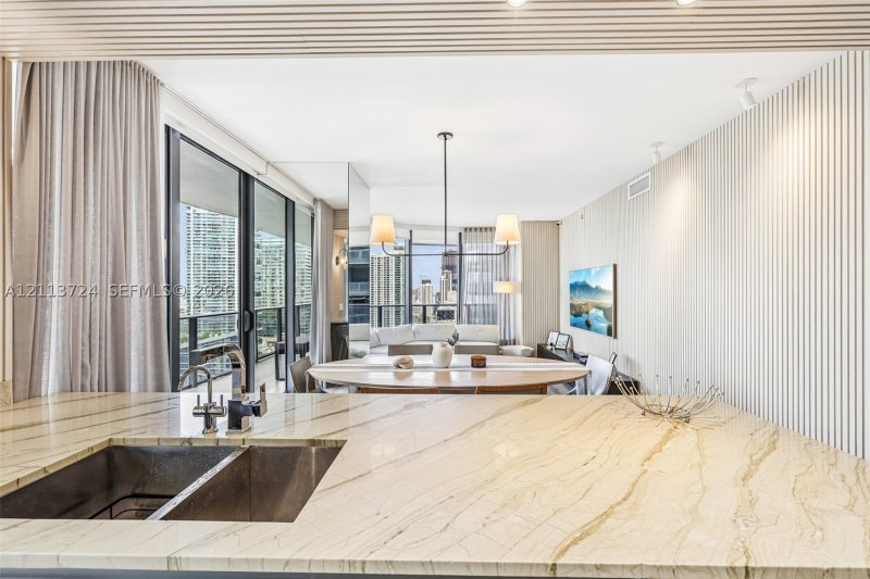 Comprar apartamento en SLS Lux Brickell 2409