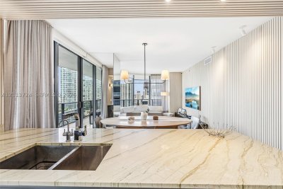 Comprar apartamento en SLS Lux Brickell 2409