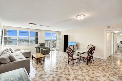 Comprar apartamento no Bayview Towers B805