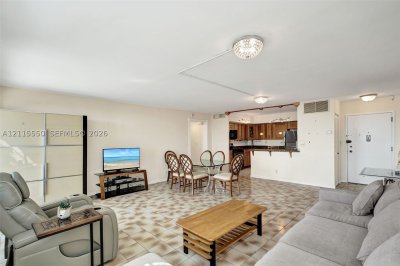 Comprar apartamento no Bayview Towers B805