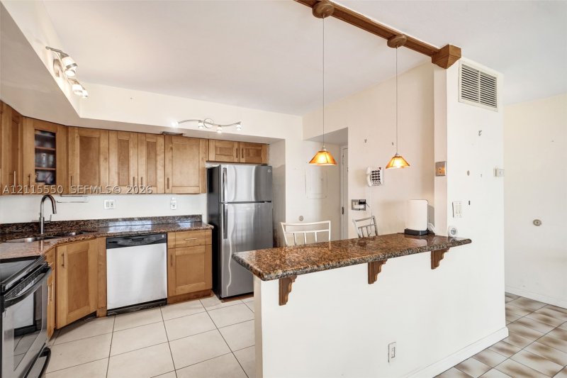Comprar apartamento no Bayview Towers B805