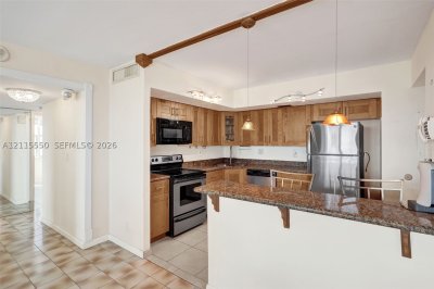 Comprar apartamento no Bayview Towers B805