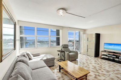 Comprar apartamento no Bayview Towers B805
