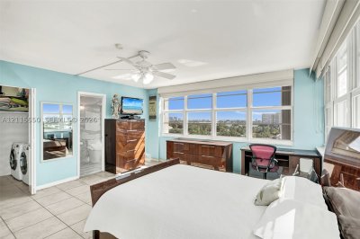 Comprar apartamento no Bayview Towers B805