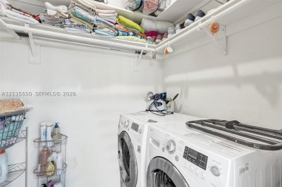 Comprar apartamento no Bayview Towers B805