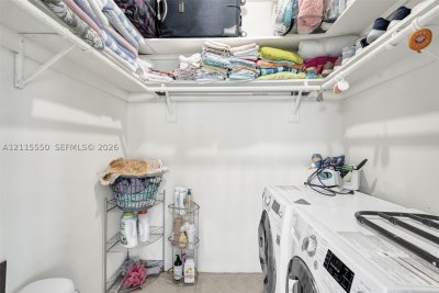 Comprar apartamento no Bayview Towers B805