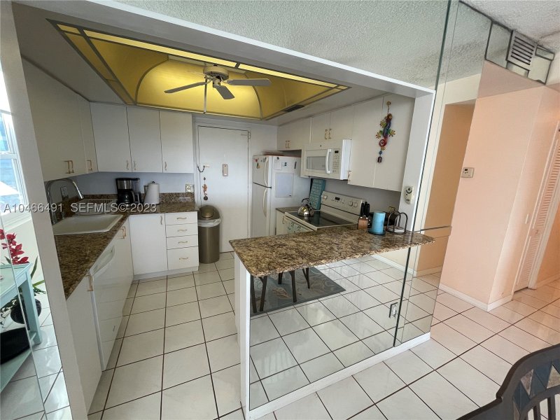 Apartment for rent at Alexander Towers 421