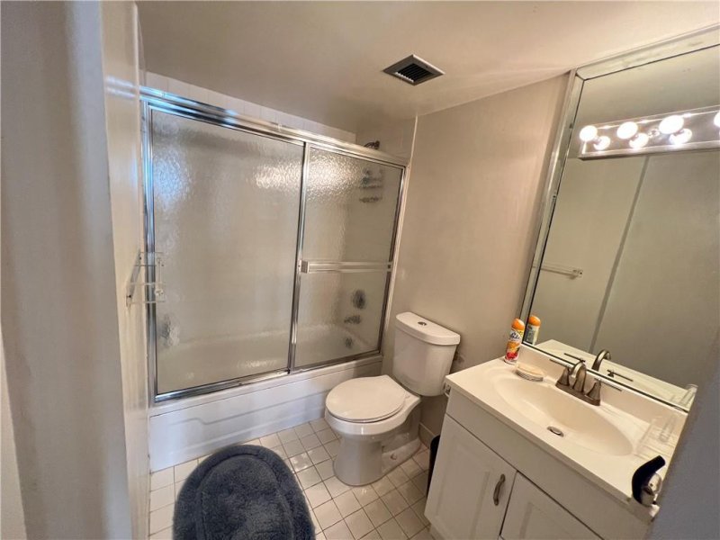 Apartment for rent at Brickell Shores 606