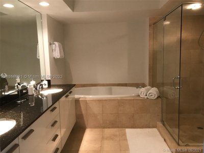 Aluguel de apartamento no Beach Club Two 1706