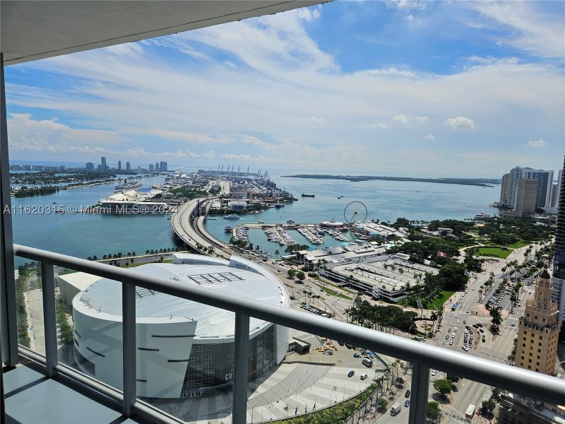 Condo for sale at Marina Blue 4001