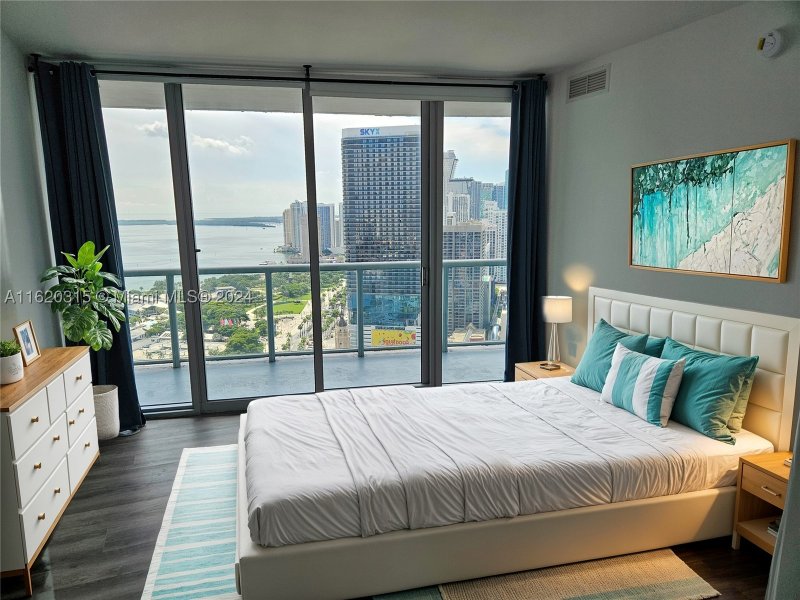 Condo for sale at Marina Blue 4001