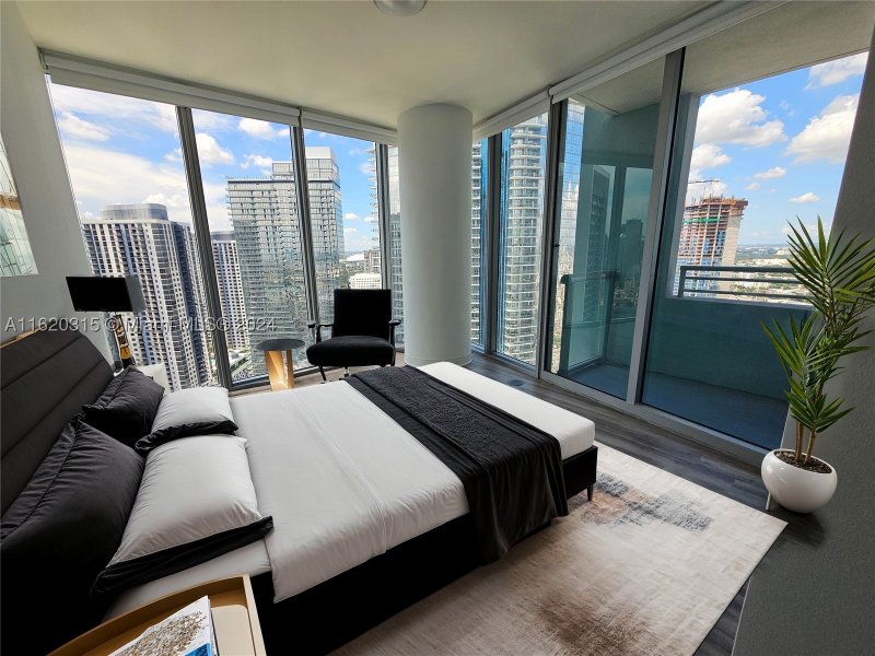 Condo for sale at Marina Blue 4001