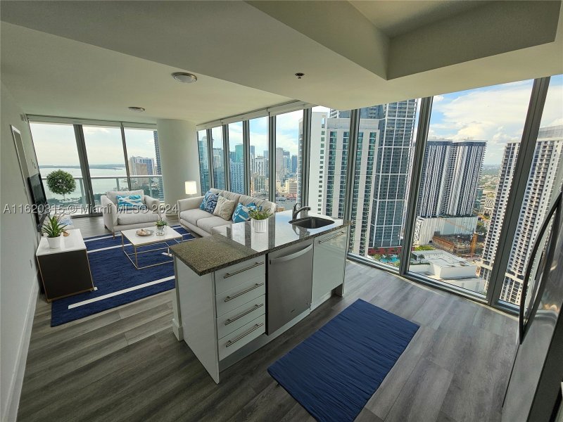 Condo for sale at Marina Blue 4001