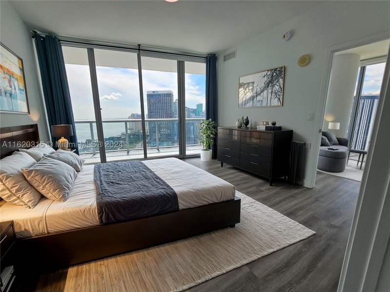 Condo for sale at Marina Blue 4001