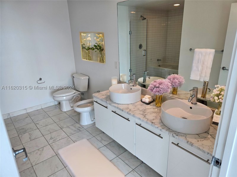 Condo for sale at Marina Blue 4001