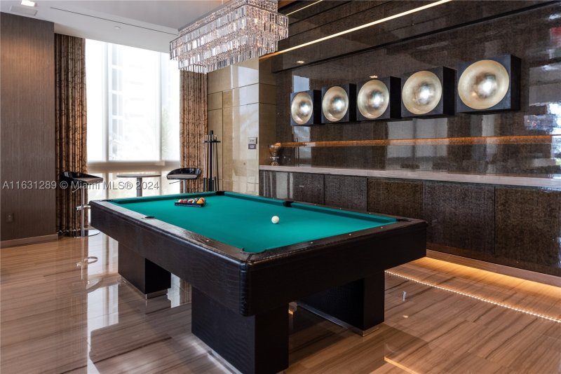 Condo for sale at Mansions at Acqualina 1802
