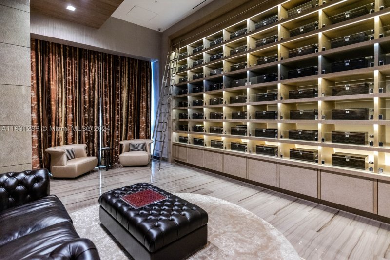 Condo for sale at Mansions at Acqualina 1802
