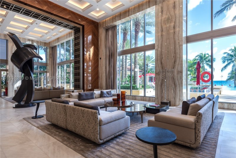 Condo for sale at Mansions at Acqualina 1802