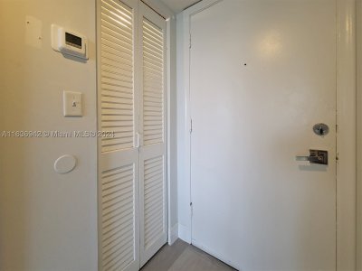 Comprar apartamento en Imperial Towers 206