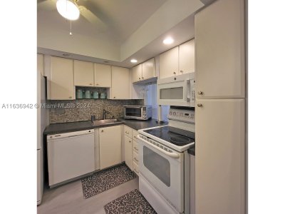 Comprar apartamento en Imperial Towers 206