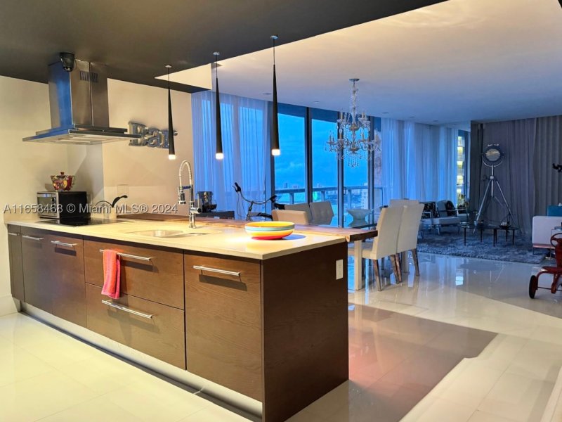 Apartment for rent at Icon Brickell Tower II 4902
