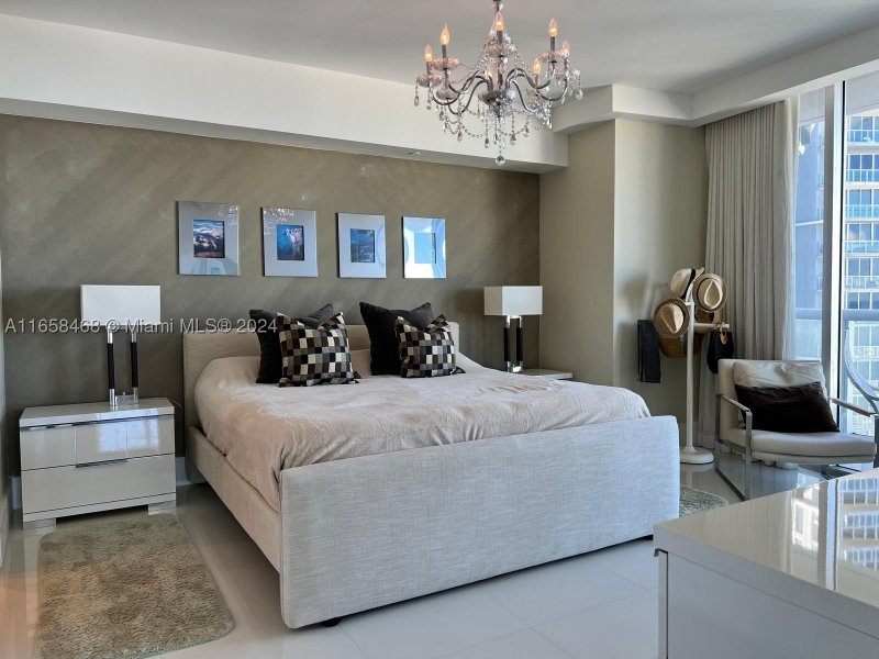Apartment for rent at Icon Brickell Tower II 4902