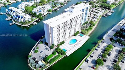 Comprar apartamento en Coastal Towers 328