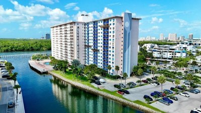 Comprar apartamento en Coastal Towers 328