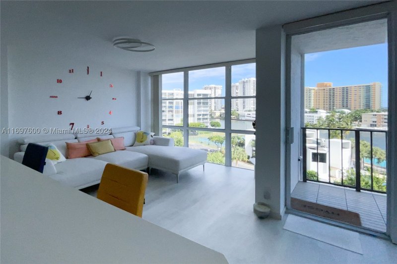 Condo for sale at Oceanview Park 708
