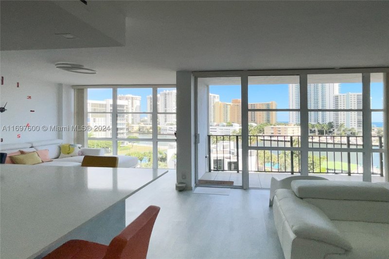 Condo for sale at Oceanview Park 708