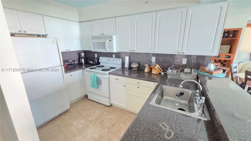 Condo for sale at The Wave Condo 809