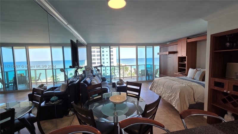 Condo for sale at The Wave Condo 809