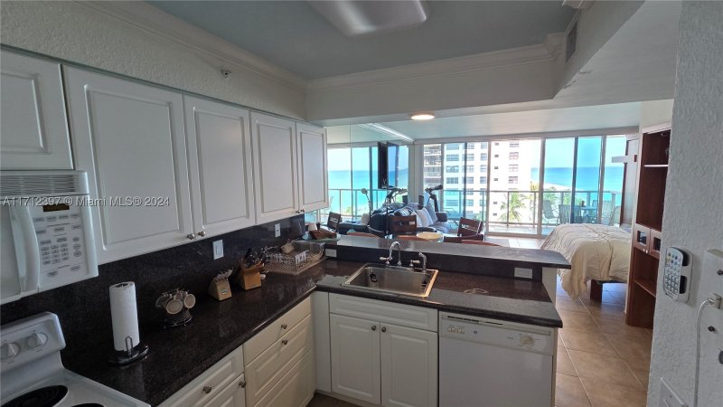 Condo for sale at The Wave Condo 809