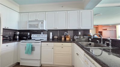 Comprar apartamento en The Wave Condo 809