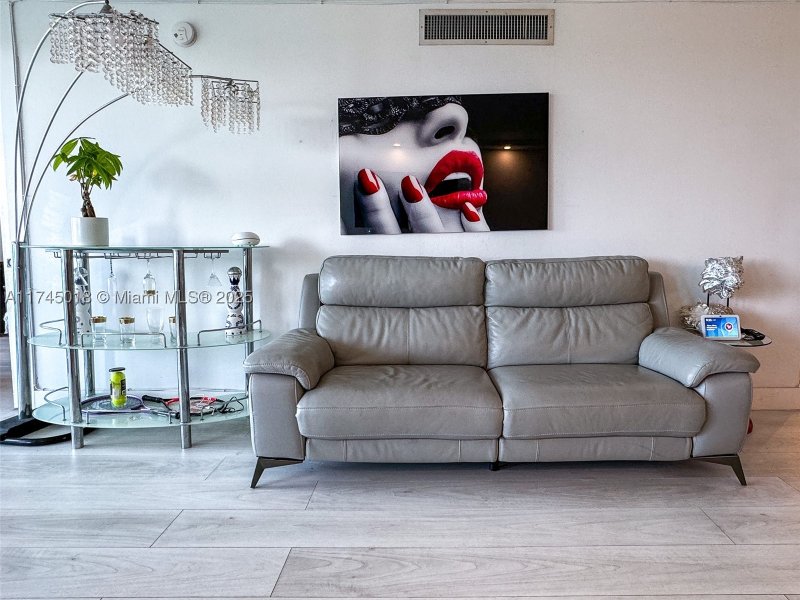 Condo for sale at Arlen House 721