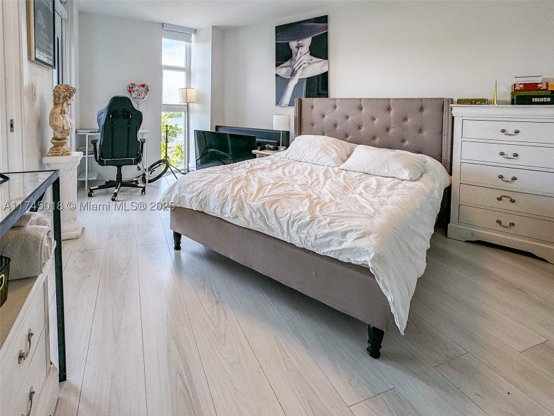 Condo for sale at Arlen House 721