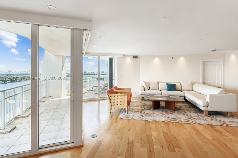 Condo for sale at Towers of Quayside 4 TS3