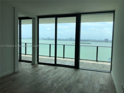 Comprar apartamento no Paraiso Bay Miami 2006
